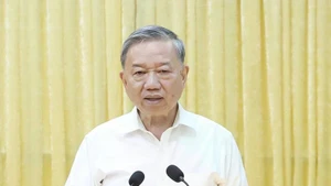 El secretario general del Partido Comunista de Vietnam, To Lam, habla en la reunión. (Fotografía: VNA)