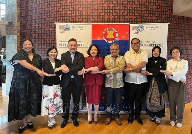 Embajadores de la Asean en la reunión. (Foto: VNA) Embajadores de la Asean en la reunión. (Foto: VNA)